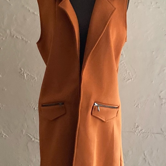 Attyre Orange Vest with Black Accents - Picture 3 of 8